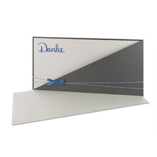 Lade das Bild in den Galerie-Viewer, Dankeskarte Tasche mit Schleife und garn "Danke" grau