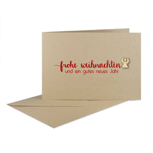 Lade das Bild in den Galerie-Viewer, Weihnachtskarte "frohe weihnachten und ein gutes neues Jahr" rot, desert holz