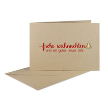 Lade das Bild in den Galerie-Viewer, Weihnachtskarte "frohe weihnachten und ein gutes neues Jahr" rot, desert holz