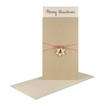 Lade das Bild in den Galerie-Viewer, Weihnachtskarte "Merry Christmas" desert Holzstern rotem Garn