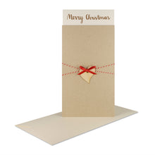 Lade das Bild in den Galerie-Viewer, Weihnachtskarte "Merry Christmas" desert Holzstern rotem Garn