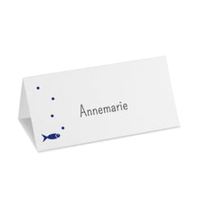 Lade das Bild in den Galerie-Viewer, Tischkarte Konfirmation/Kommunion mit Fisch, Luftblasen und Name